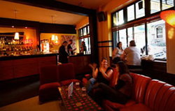 Darlo Bar - Accommodation Mount Tamborine 3