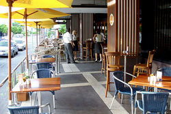 Ducks Nuts Bar & Grill - Accommodation Mount Tamborine 3