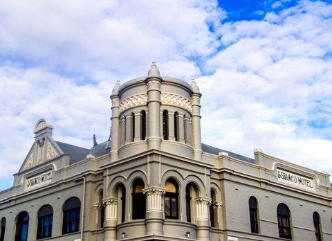 Subiaco Hotel - Accommodation Mount Tamborine 1