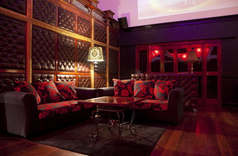 East End Bar - Accommodation Mount Tamborine 2