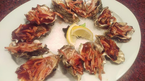 Dicey's Bar & Grill - Accommodation Mount Tamborine 3