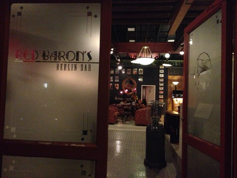 Red Baron's Lounge Bar - Accommodation Mount Tamborine 3
