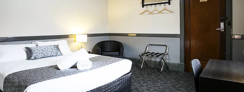 Shenanigans At The Imperial - Accommodation Mount Tamborine 1