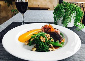 Shenanigans At The Imperial - Accommodation Mount Tamborine 5