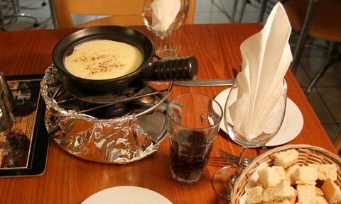 CJ's French Fondue Restaurant - Accommodation Mount Tamborine 2