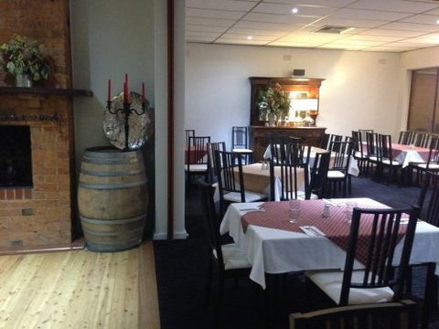 Moyhu Hotel - Accommodation Mount Tamborine 2