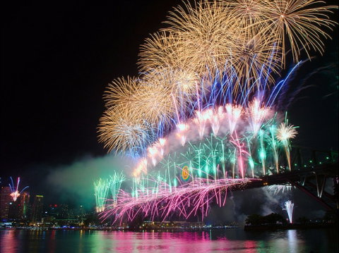 New Years Eve Cruise Sydney Harbour With Vagabond Cruises - Accommodation Mount Tamborine 0