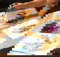 Paint and Sip Class Watercolour and Wine - Accommodation Mount Tamborine