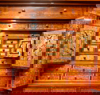 The Wonders of the Hannah Cabinet - Accommodation Mount Tamborine