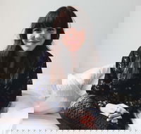 The Barn at Wombat Flat presents Louise Adams Alive and Streaming - Accommodation Mount Tamborine