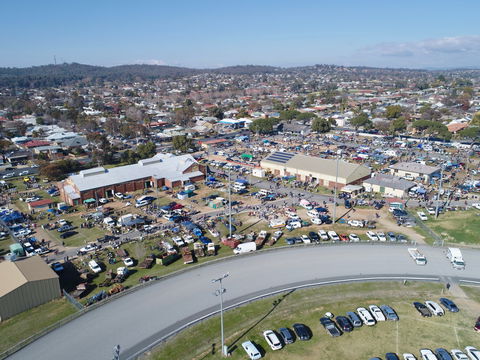 Wagga Swap Meet Run By  Classic And Historic Automobile Club Of Australia - Wagga Wagga Region - Accommodation Mount Tamborine 0