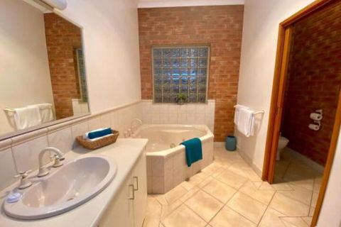 Best Western Coastal Waters Motor Inn - Accommodation Mount Tamborine 7