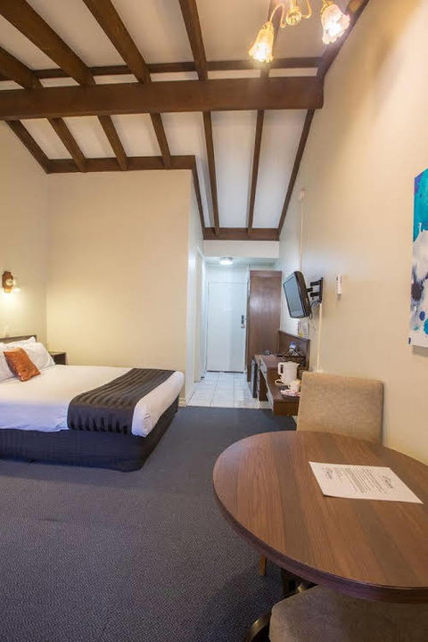 Econo Lodge Hacienda International - Accommodation Mount Tamborine 4