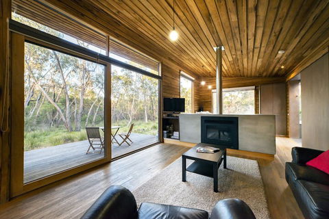 DULC Cabins - Accommodation Mount Tamborine 2