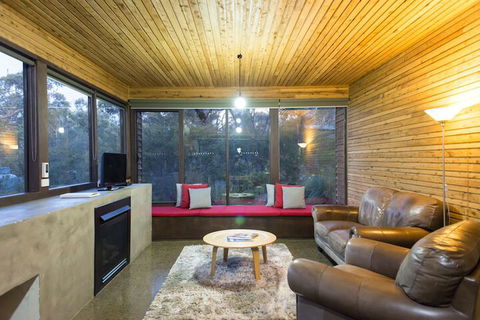 DULC Cabins - Accommodation Mount Tamborine 5