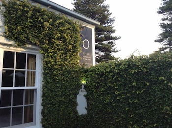 Oscars Waterfront Boutique Hotel - Accommodation Mount Tamborine 1