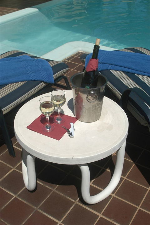 Burke And Wills Motor Inn - Accommodation Mount Tamborine 1