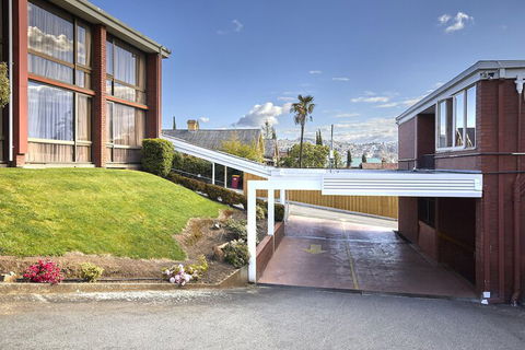 Commodore Regent - Accommodation Mount Tamborine 3