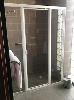Highlander Hotel - Accommodation Mount Tamborine 5