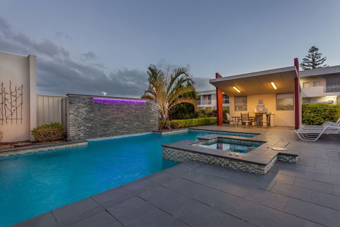 Platinum International - Accommodation Mount Tamborine 0