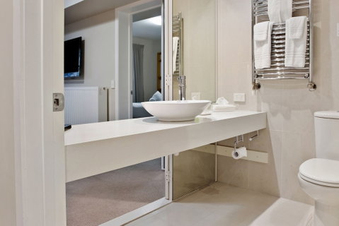 Deep Blue Hotel & Hot Springs - Accommodation Mount Tamborine 2