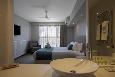 Deep Blue Hotel & Hot Springs - Accommodation Mount Tamborine 1