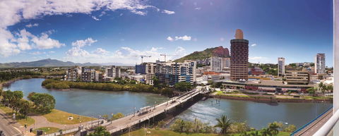 Oaks Townsville Gateway Suites - Accommodation Mount Tamborine 1