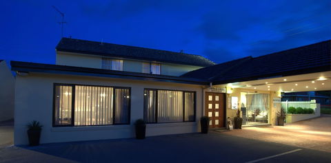 Country Plaza Queanbeyan - Accommodation Mount Tamborine 0