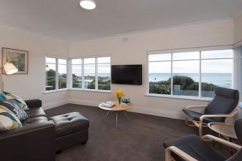 Sunrise At Penguin - Accommodation Mount Tamborine 0
