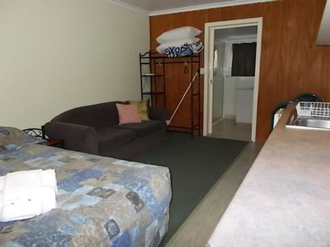 Oakridge Motel Tourist Park - Accommodation Mount Tamborine 1