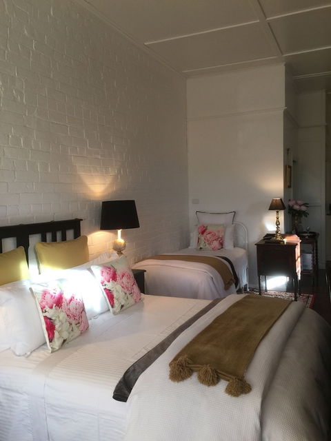 Chiltern Cottage & Indigo Suite - Accommodation Mount Tamborine 5