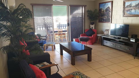 A City Retreat 2BR Apartment Reid Park Townsville - Accommodation Mount Tamborine 5