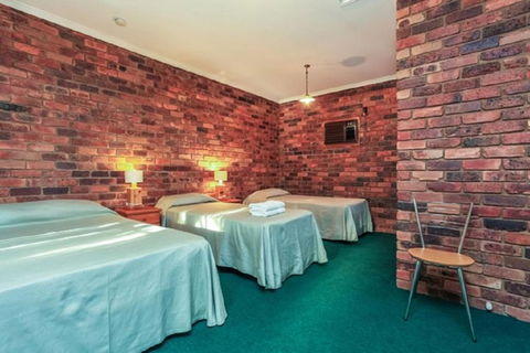 Fernvale Hotel Motel - Accommodation Mount Tamborine 3