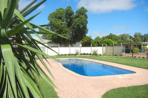 Longreach Tourist Park Caravan Park - Accommodation Mount Tamborine 0