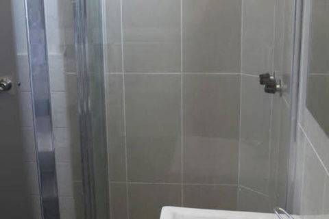 Dickson Backpackers - Accommodation Mount Tamborine 5