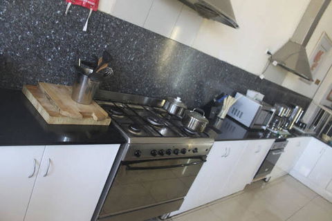 Dickson Backpackers - Accommodation Mount Tamborine 7