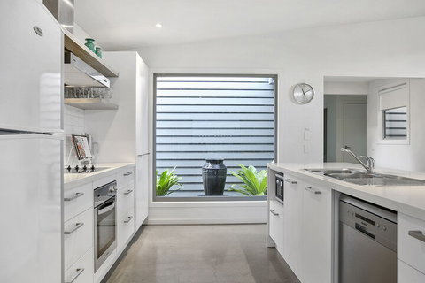 Living The Beach Dream - Rejuvenate Stays - Accommodation Mount Tamborine 2