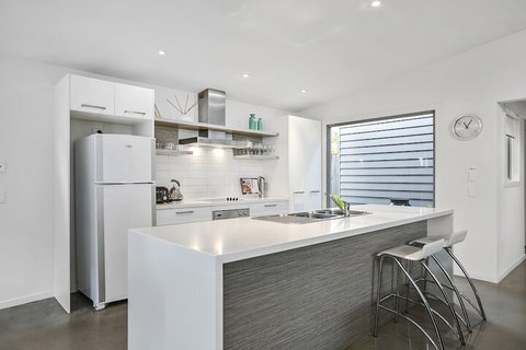 Living The Beach Dream - Rejuvenate Stays - Accommodation Mount Tamborine 4