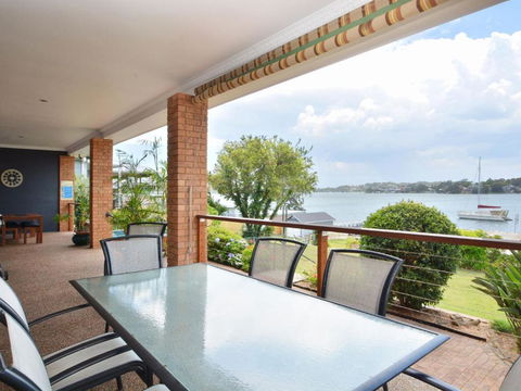 The House On The Lake At Fishing Point Lake Macquarie Honestly Put The Line In & Catch Fish - Accommodation Mount Tamborine 4