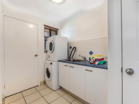 Coolum Waves Pet Friendly Holiday House - Accommodation Mount Tamborine 4