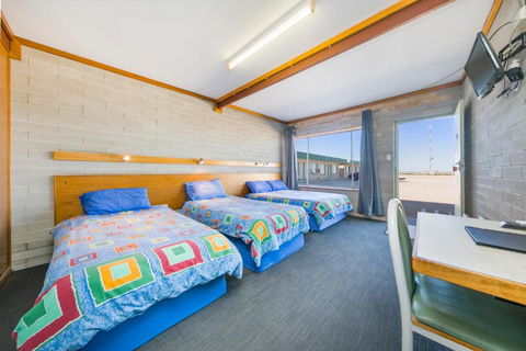 Nullarbor Roadhouse - Accommodation Mount Tamborine 5