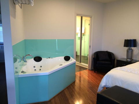 The Red Stag - Accommodation Mount Tamborine 4