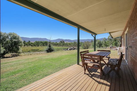 Colonial Inn Guest Rooms - Accommodation Mount Tamborine 1