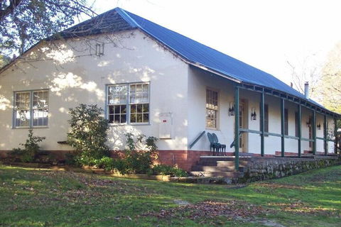 Colonial Inn Guest Rooms - Accommodation Mount Tamborine 2