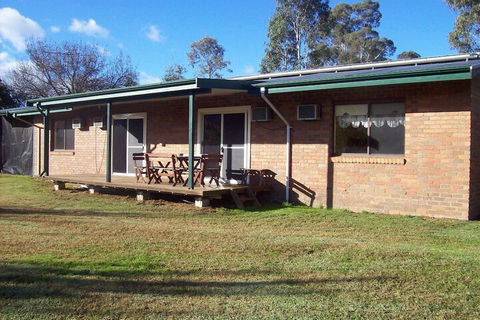 Colonial Inn Guest Rooms - Accommodation Mount Tamborine 4