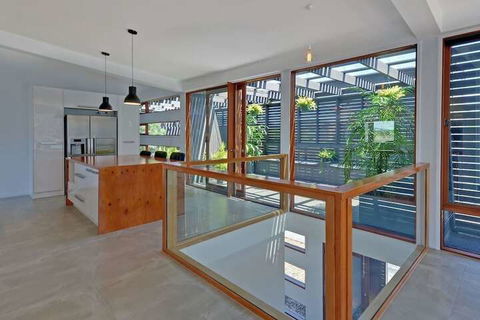 Amazing Unique Five-Star Waterfront Retreat - Accommodation Mount Tamborine 3