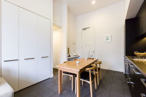 GEORGE, 1BDR North Melbourne Apartment - Accommodation Mount Tamborine 2