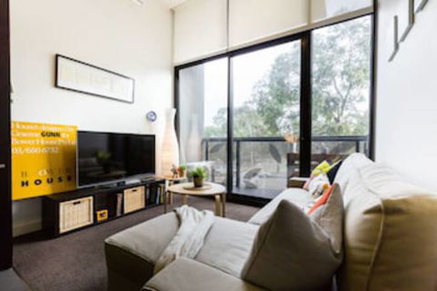 GEORGE, 1BDR North Melbourne Apartment - Accommodation Mount Tamborine 0