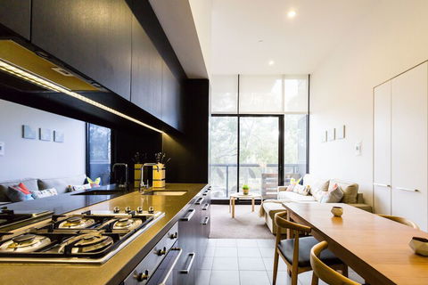 GEORGE, 1BDR North Melbourne Apartment - Accommodation Mount Tamborine 4