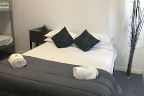 Tin Can Bay Budget Accommodation - Accommodation Mount Tamborine 0